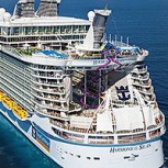 Joven salta desde más de 30 metros desde crucero en las Bahamas con serio riesgo para su vida