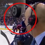La milagrosa salvada de un presentador de hockey: Casi pierde la cara con un disco volante