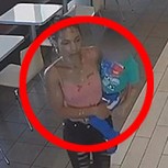 Inquietante video muestra a una mujer intentando secuestrar a un niño de un local de comida rápida