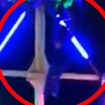 Momento de terror: Mujer sale despedida de juego mecánico en México