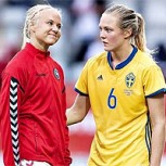 Beso entre jugadoras rivales sorprendió a todos y se volvió viral en el Mundial Femenino