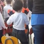 Niño es captado bailando el Himno Nacional de Chile con máximo ritmo y las redes lo viralizan