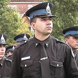Policía argentino da ejemplificador llamado de atención a jóvenes que no respetaron cuarentena por coronavirus