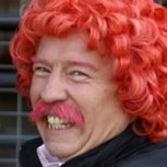 Increíble: Video del “Profesor Rossa” se hace viral gracias a famoso rapero MC Hammer