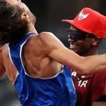 El emocionante gesto de atletas de salto alto en Tokio 2020: Compartieron la medalla de oro