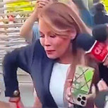 Cathy Barriga tiene tenso cruce con su marido en la llegada a su formalización en el Centro de Justicia