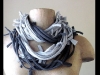Collar de polera cortada en tiras. (Foto: motherbabyearth)