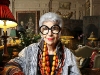 Iris Apfel: Excelente en su trabajo, original en su estilo e icónica con sus extravagantes lentes.