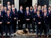 Foto: Internet - Manu Tuylaki, jugador de Rugby, le pone los cuernos del primer ministro británico David Cameron. 